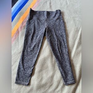 Athleta Salutation Stash Pocket 7/8 Tight
